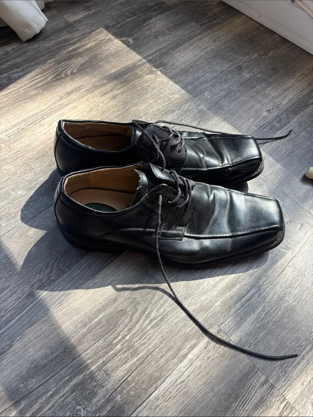 G.H. Bass & Co. Black Leather Lace-Up Derby Shoes